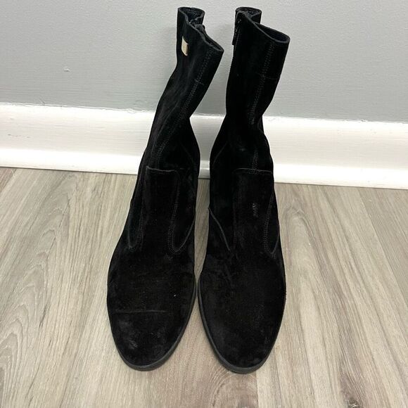 Salvatore Ferragamo Black Suede Heeled Ankle Boots in Size 9 AA (Narrow) - Picture 3 of 10